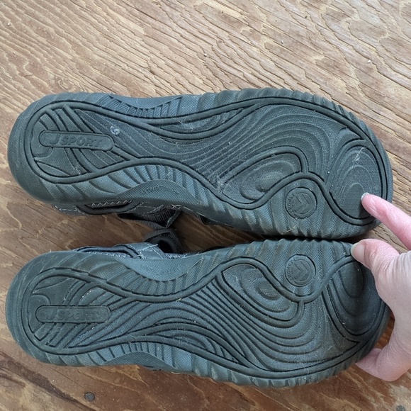 Gray Sandals for Comfort and Style - Picture 2 of 3